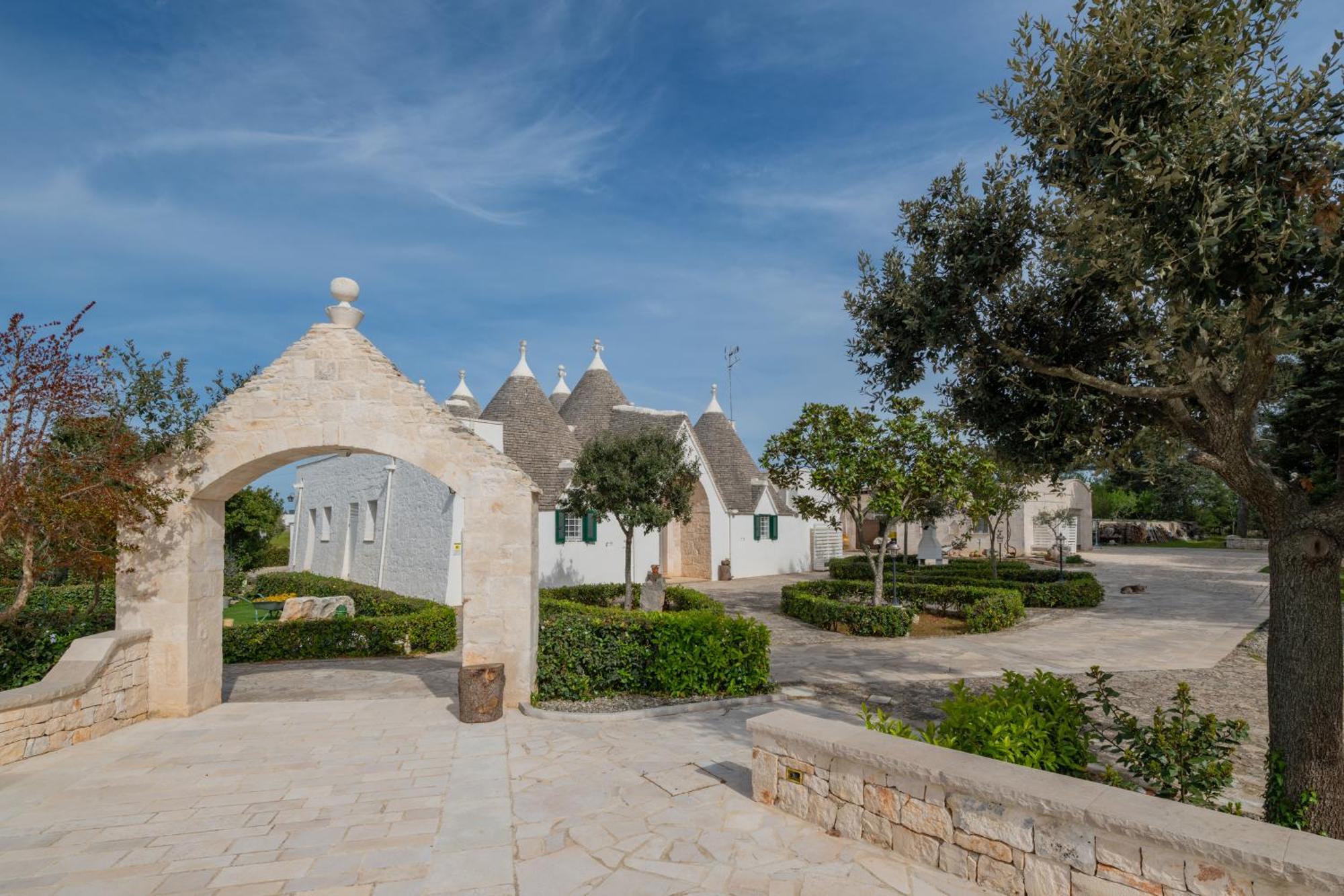Trullo Degli Anelli In Masseria Чистернино Экстерьер фото